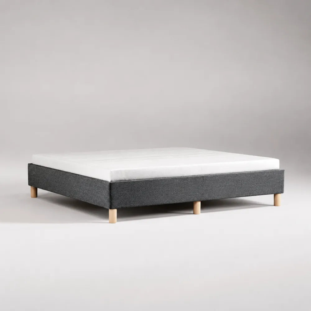 Lit double avec cadre rembourré en tissu polyester gris et pieds en bois 160 x 200 cm